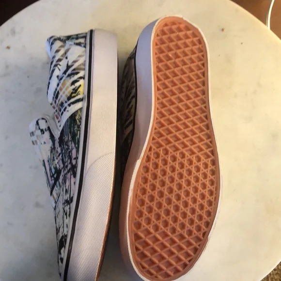 BRAND NEW, NEVER WORN! We Vibe Slip ons in Graphic Graffiti - Picture 7 of 12